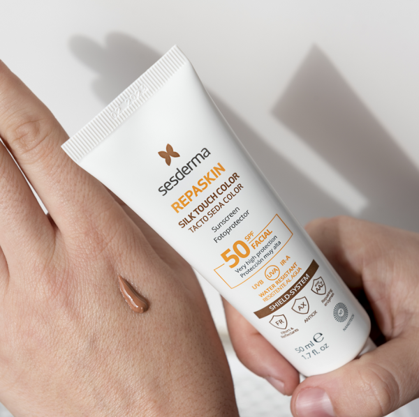 Солнцезащитное средство с тонирующим эффектом с  SPF 50